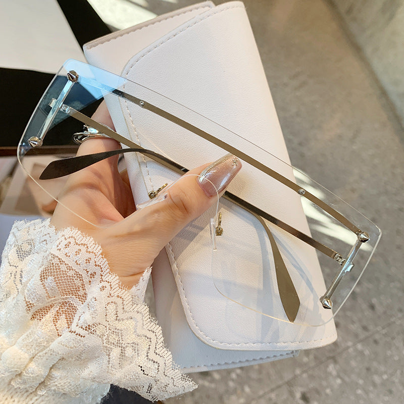 Dame oversized solbriller med moderne ramme og UV-beskyttelse Skanto