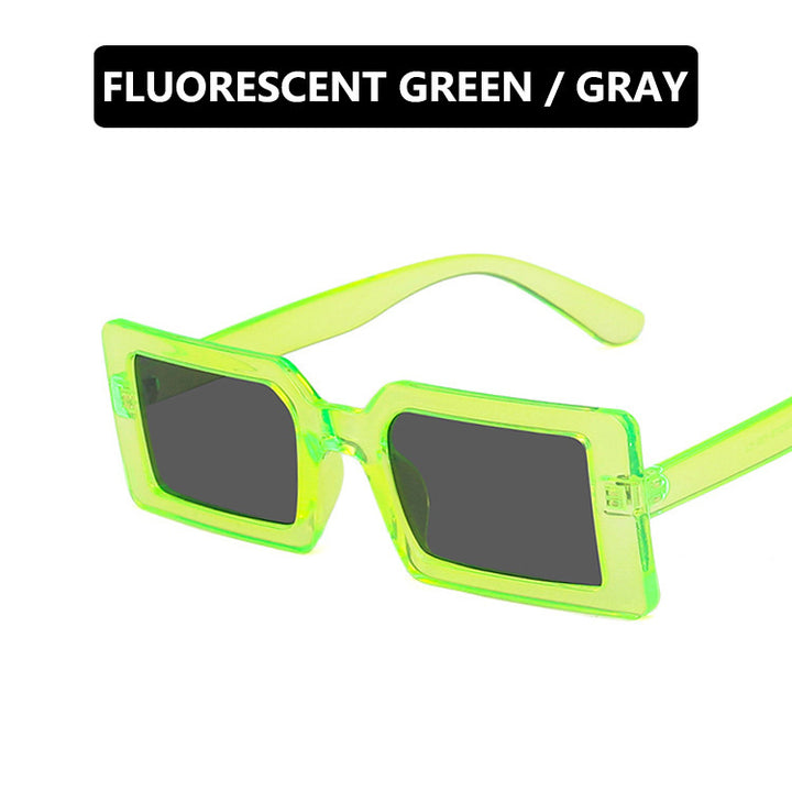 Dame kvadratisk solbrille med moderne, bred ramme og beskyttende UV-filter Skanto