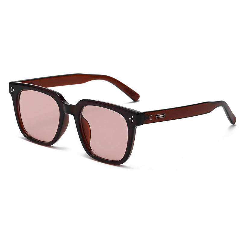 Dame solbrille i moderne kvadratdesign med polariserte linser Skanto