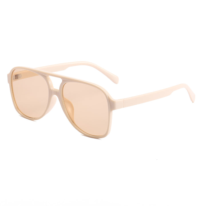 Dame moteriktig kvadratisk solbrille med bred ramme Skanto