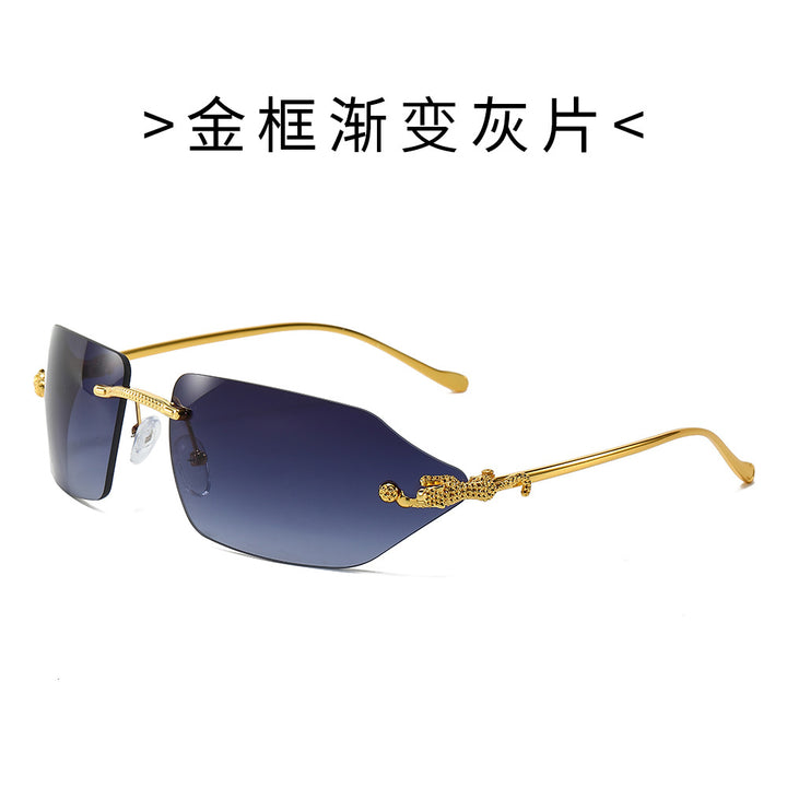 Dame Motefull solbrille med elegant ramme og eksklusive detaljer Skanto