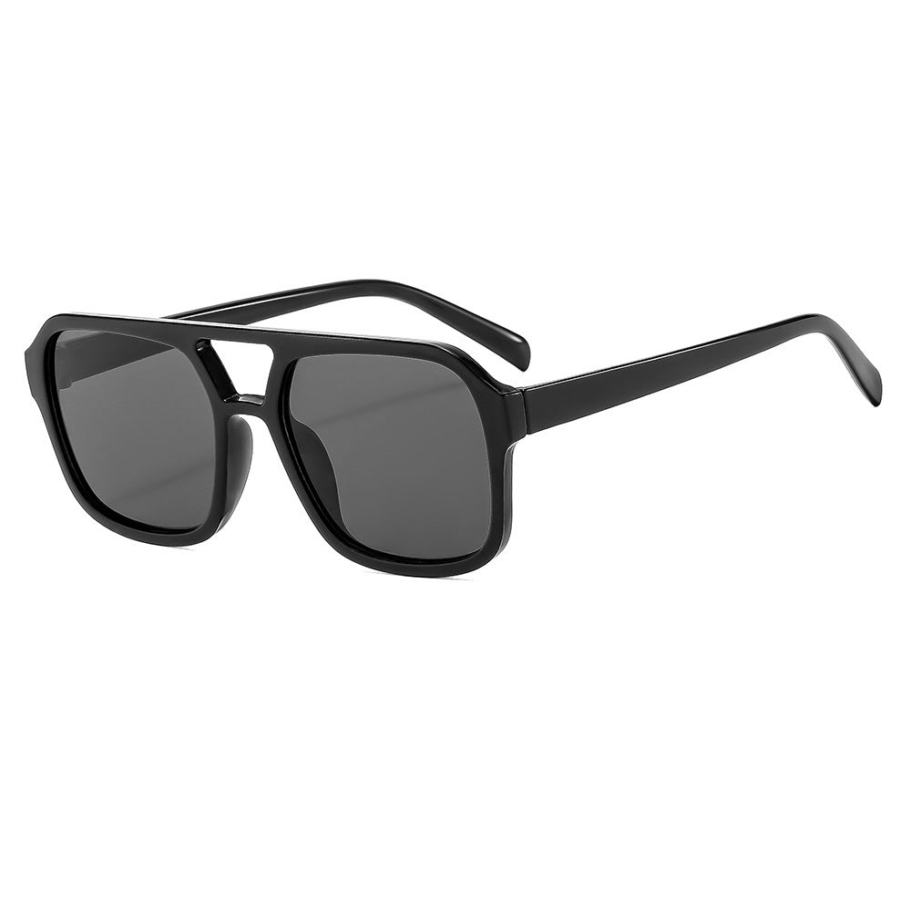 Kvinnenes fashionable solbriller i stilfullt firkantet design Skanto