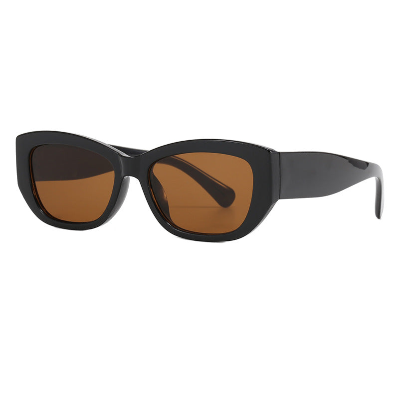 Dame moderne Cat-Eye solbriller laget av robust plast Skanto