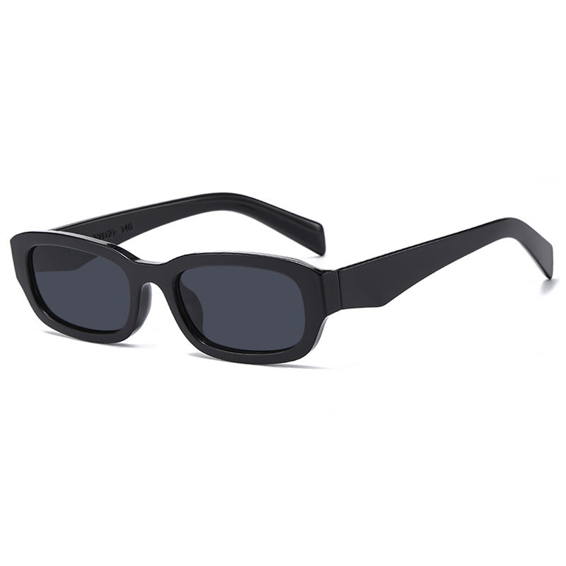 Dame moteriktig solbrille med stilfull, rektangulær ramme Skanto