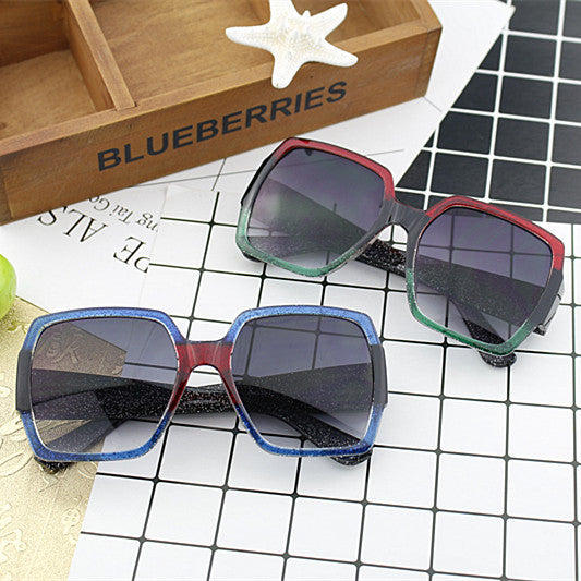 Dame ekstravagant kvadratisk solbrille med unikt design Skanto