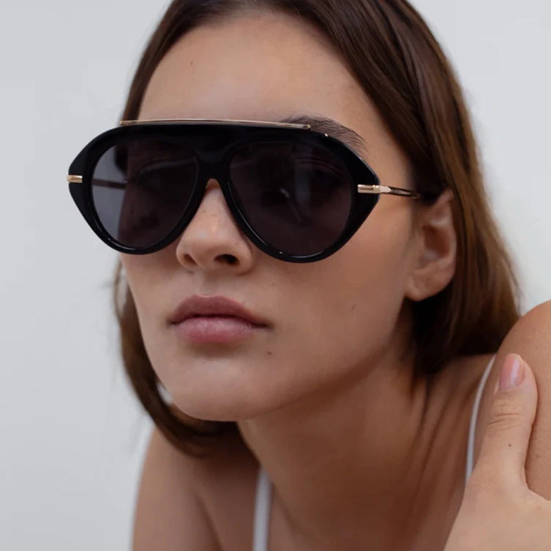 Dame solbrille i elegant heksagon-design Skanto