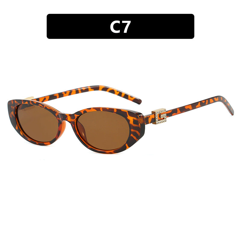 Damer cat-eye solbrille med elegant metallramme og beskyttende UV-filter Skanto