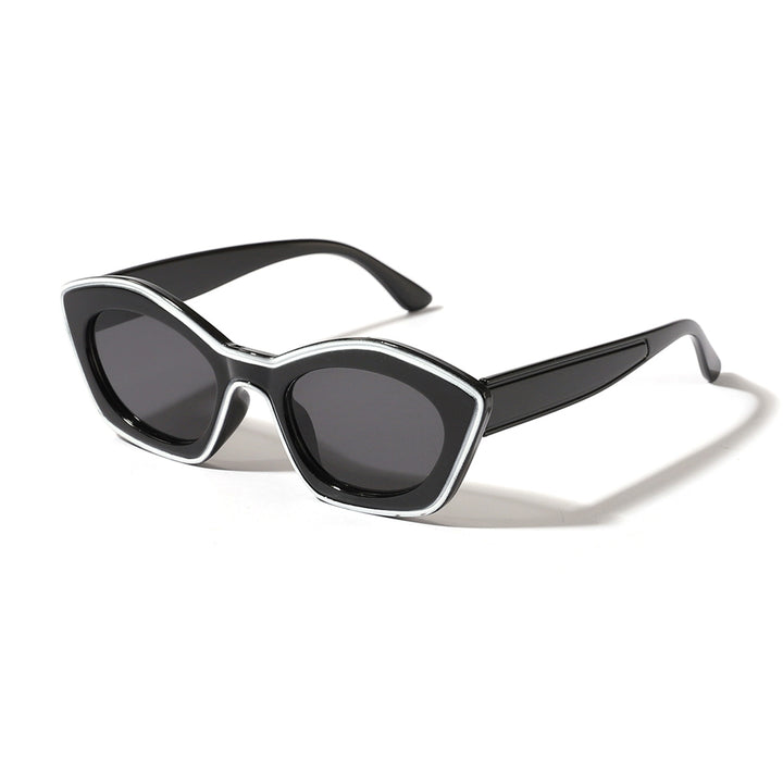 Dame moteriktig solbrille med elegant ramme og trendy design Skanto