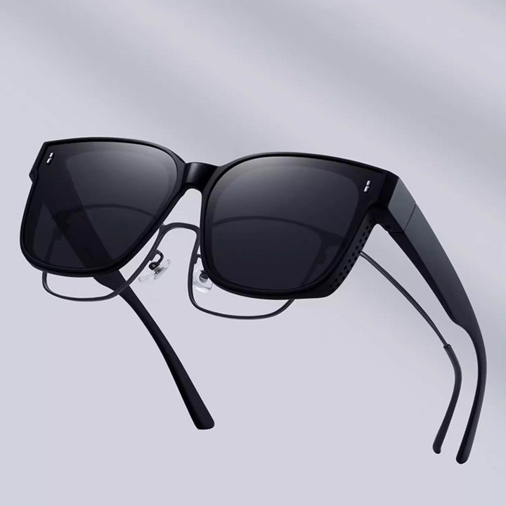 Dame moterisk solbrille i moderne rammedesign Skanto