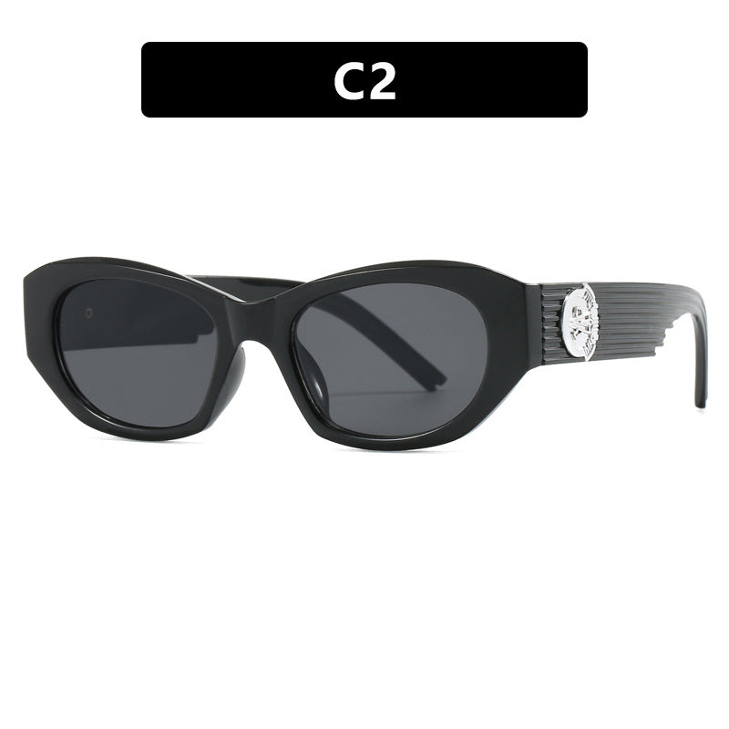 Dame moter Cat-Eye solbrille med markant design og luksuriøse detaljer Skanto