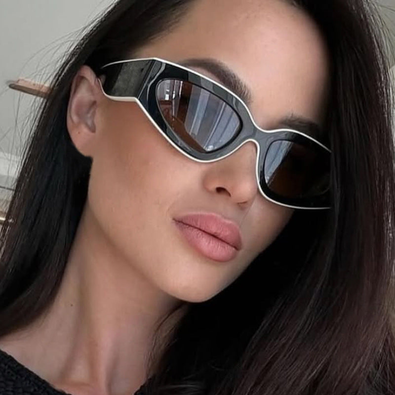 Dame Cat-Eye solbriller med ekstravagant design og beskyttende UV-filter Skanto