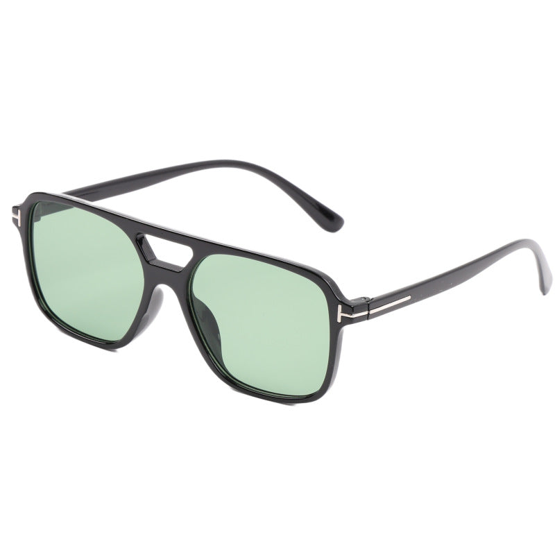 Dame moteriktig solbrille i trendy skilpadde-design Skanto