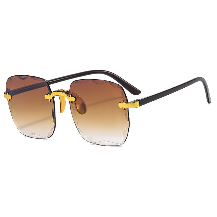 Dame oversized solbriller med unike designelementer Skanto