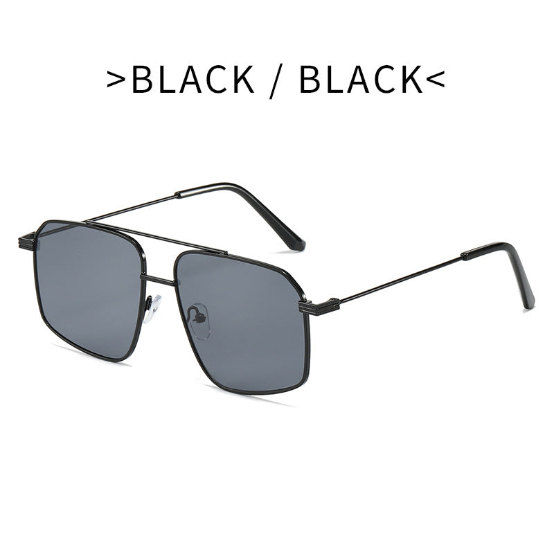 Damer moteriktig solbrille i geometrisk design Skanto