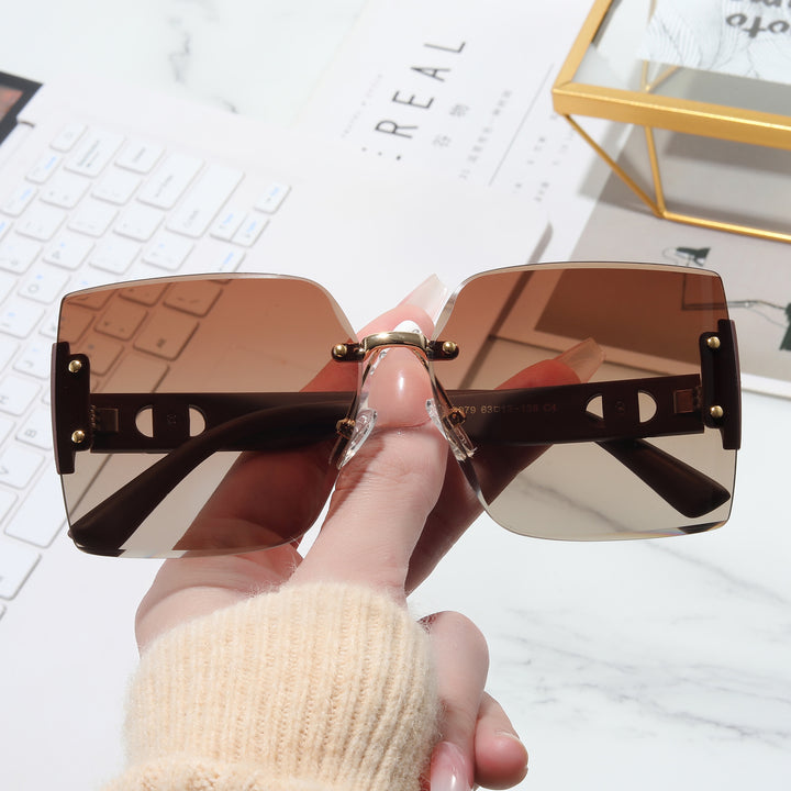 Damer Høyverdig rektangulær solbrille med stilfull metallramme Skanto