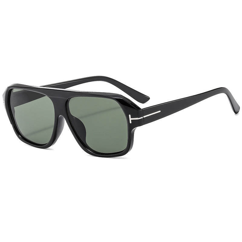 Dame modische solbrille med markant geometri og brune glass Skanto