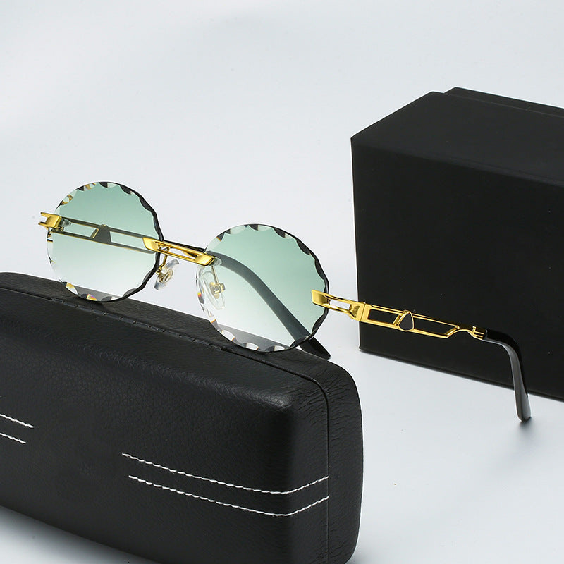 Dame rund solbrille med unikt bølgedesign og høykvalitets metallramme Skanto