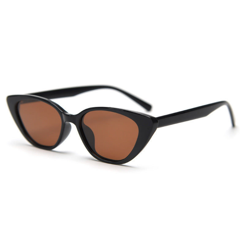 Dame Cat-Eye solbrille med moderne, elegant design Skanto