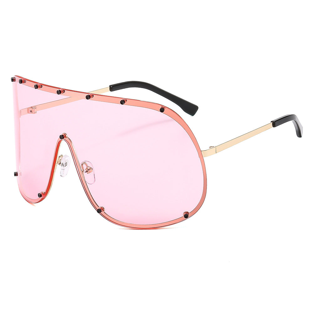 Damer futuristisk solbrille med stor ramme og innovativ design Skanto