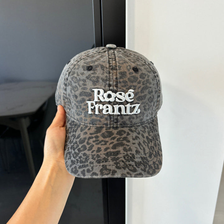 Kvinners slitt leopard trykk baseball cap Skanto