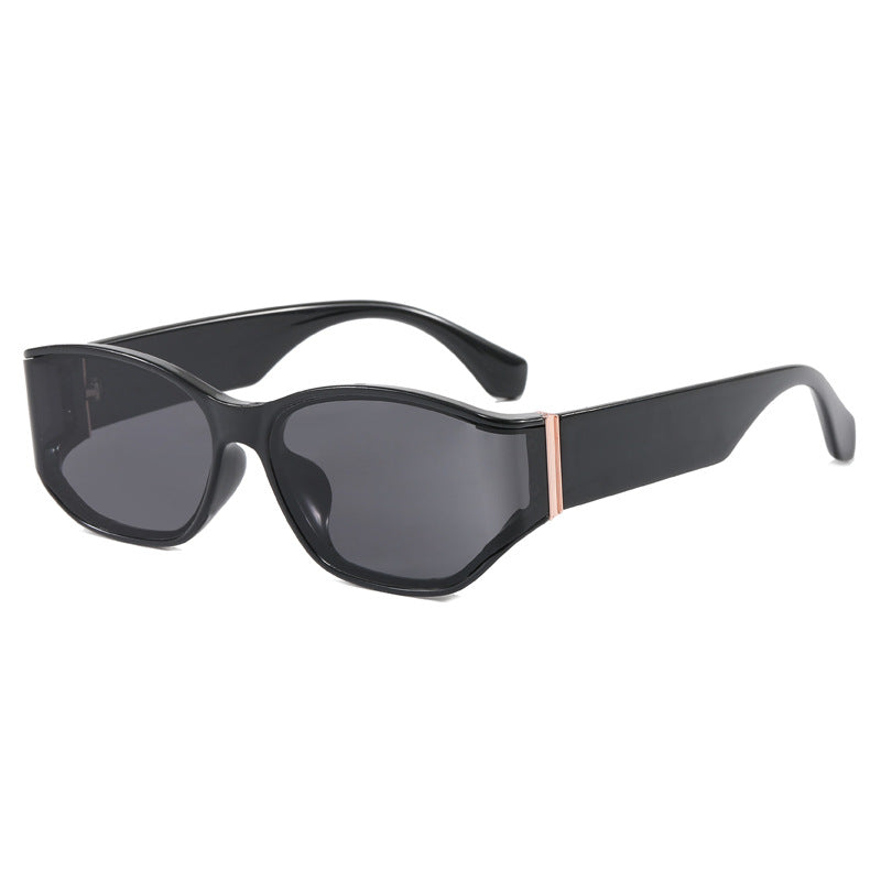 Dame moderne solbriller med sporty design Skanto