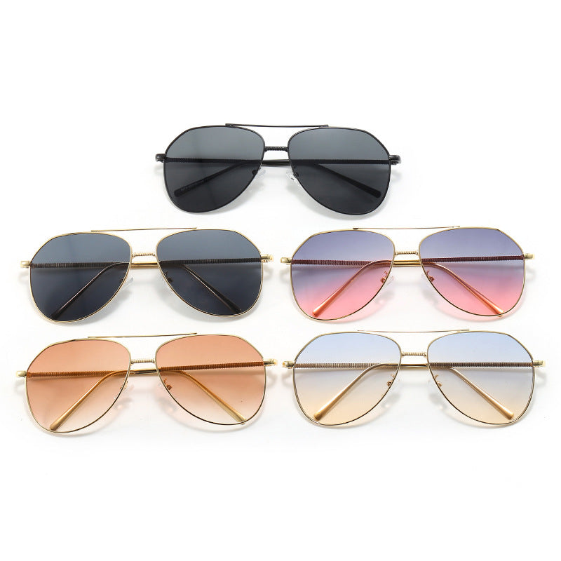 Dame trendy aviator solbriller med subtil fargegradient Skanto