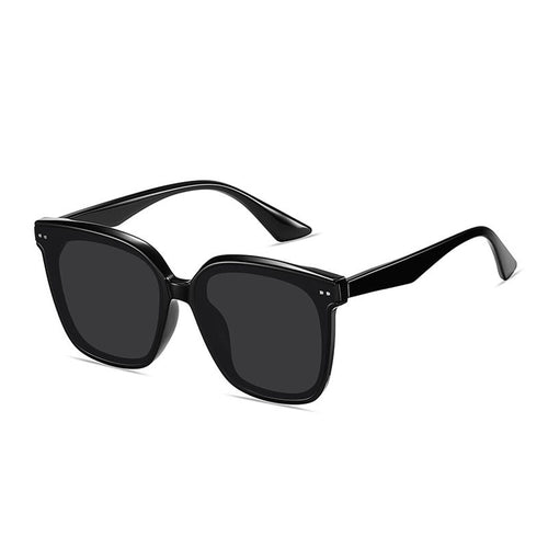 Dame oversized solbrille med moderne, kontrasterende design Skanto