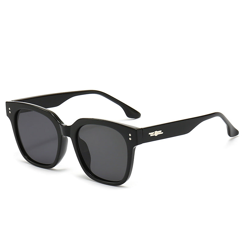 Dame firkantet solbrille med stilig ramme Skanto