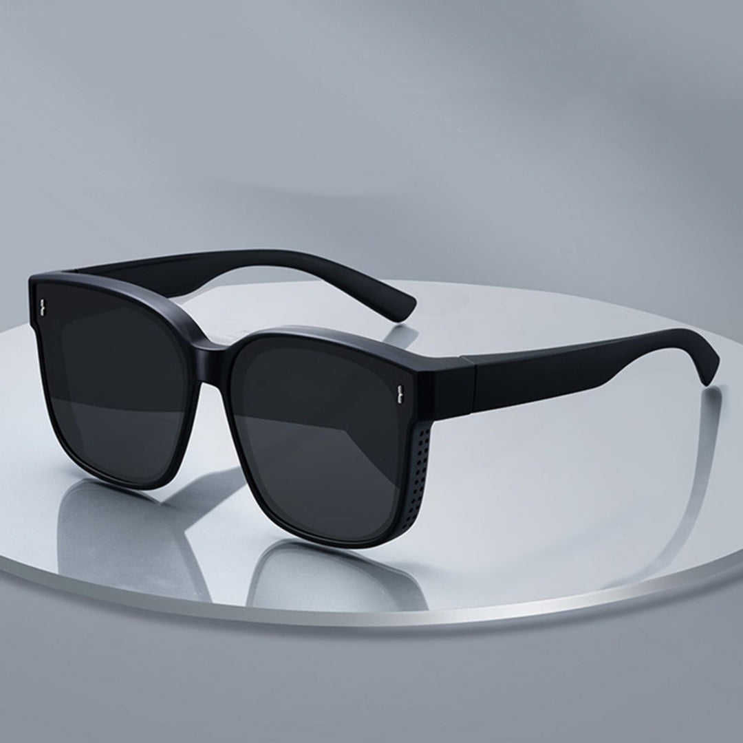 Dame moterisk solbrille i moderne rammedesign Skanto
