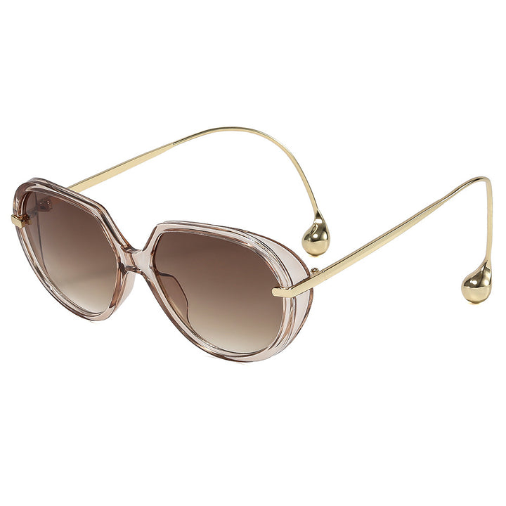 Dame cat-eye solbriller med gyldne detaljer og stilig ramme Skanto