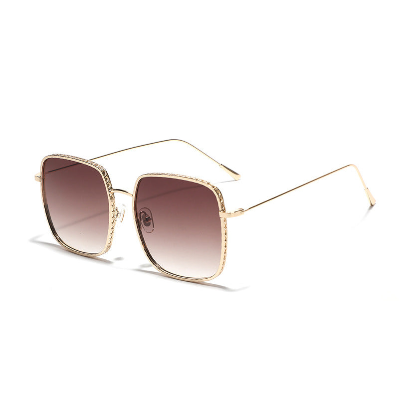 Damer oversized solbriller med elegante detaljer Skanto