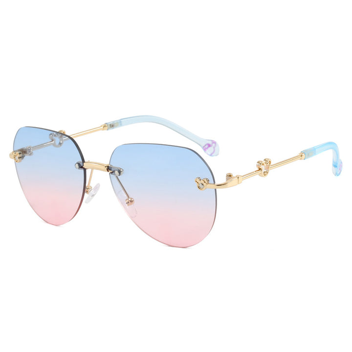 Dame lett geometrisk solbrille med unik ramme og speilede glass Skanto