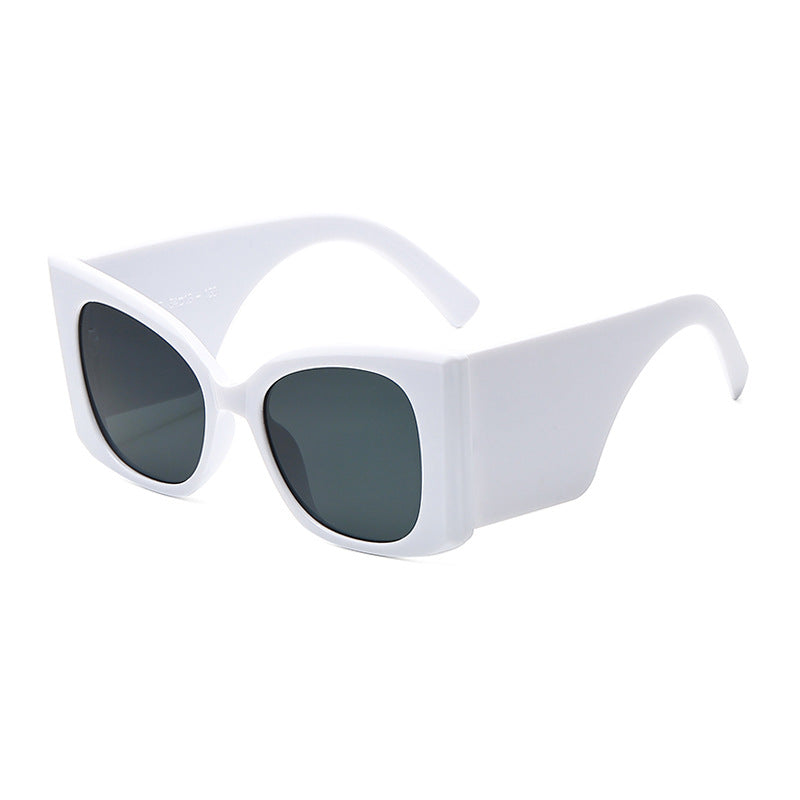 Dame moteriktig oversized solbrille med glamorøst design Skanto