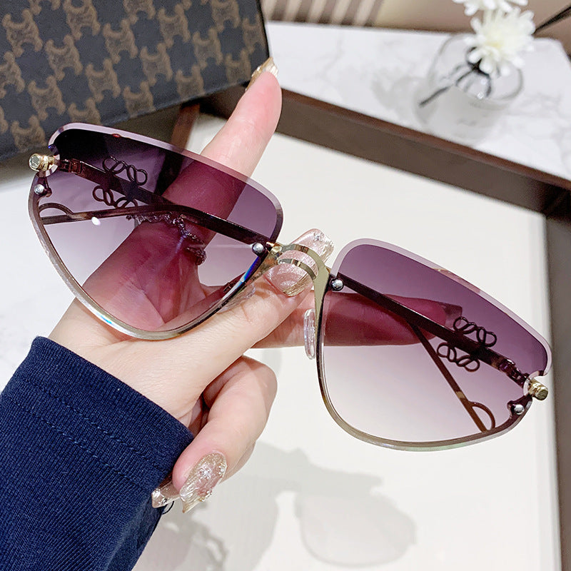 Damer ekstravagant solbrille med moderne, geometrisk ramme Skanto