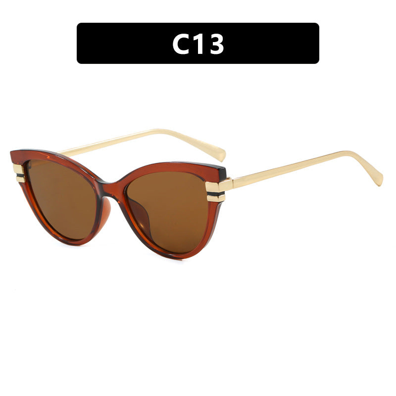 Dame Cat-Eye solbriller med elegant plastramme og gullaccentuer Skanto