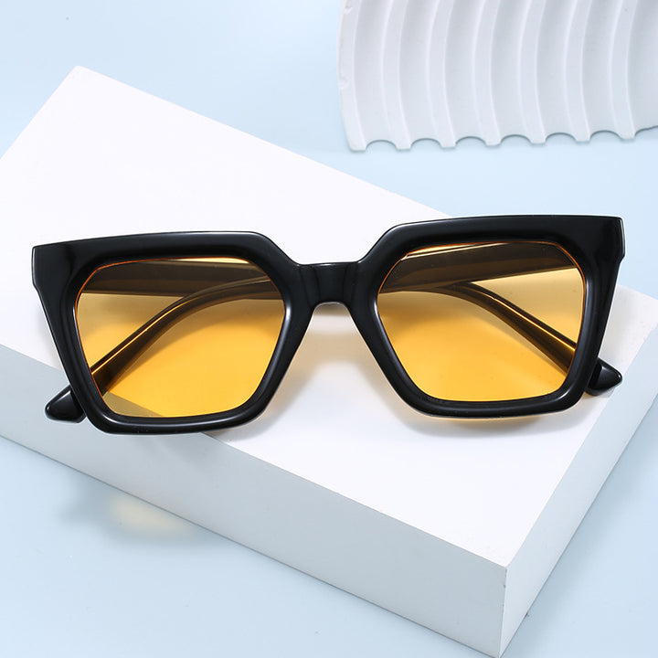 Dame moderne designer-solbrille med transparent ramme Skanto