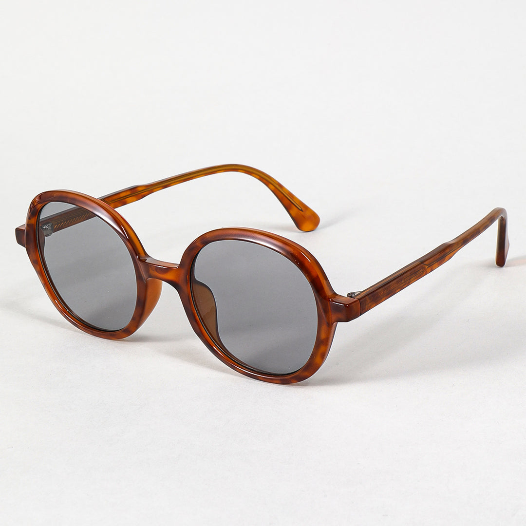 Dame moteriktig solbrille med robust og stilige rammer Skanto