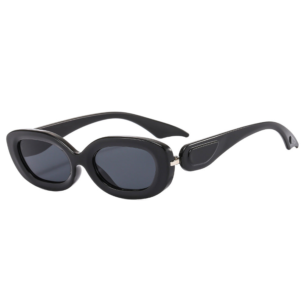 Dame moteriktig solbrille med stilfull buet ramme Skanto