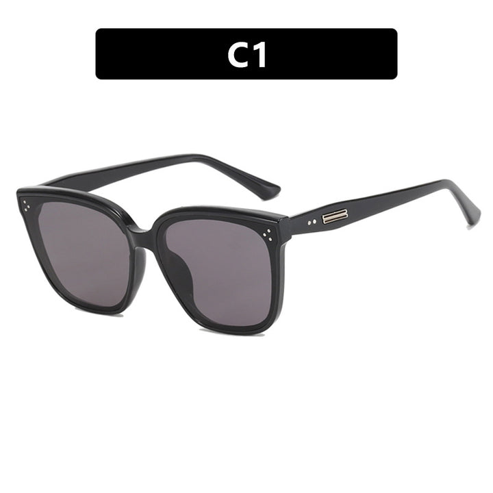 Dame moderne oversized solbrille med elegant, bred ramme Skanto