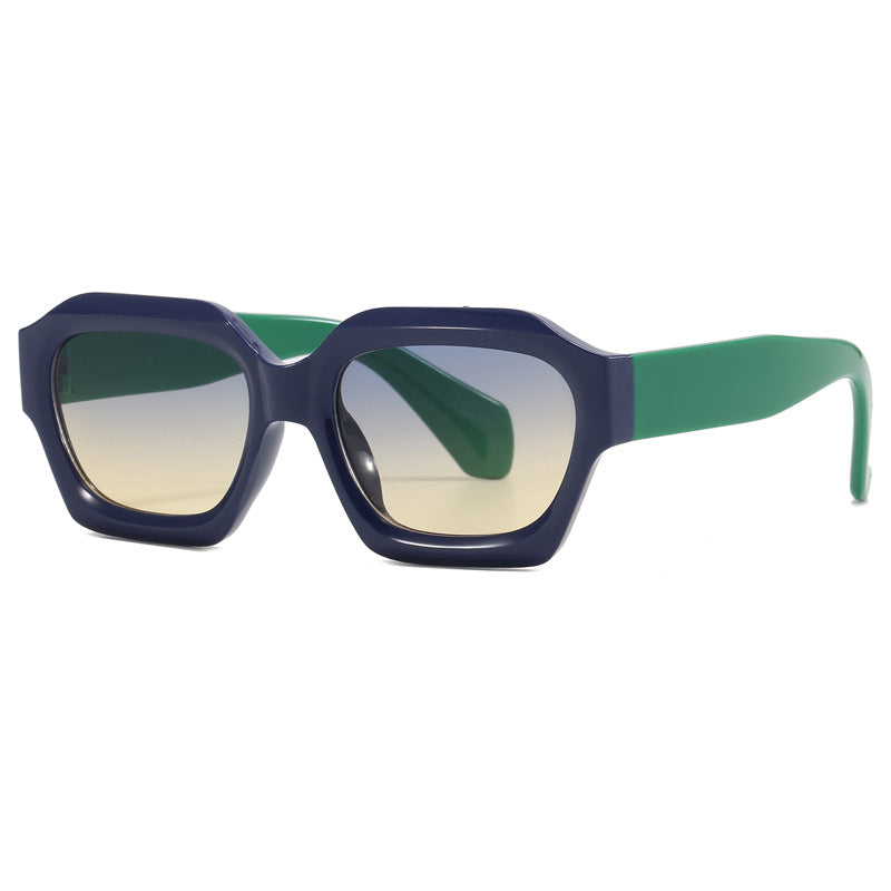 Dame moteriktig solbrille i innovativ design Skanto