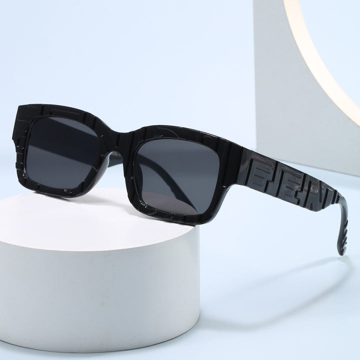 Damer moteriktig firkantet solbrille med strukturert ramme og UV-beskyttelse Skanto