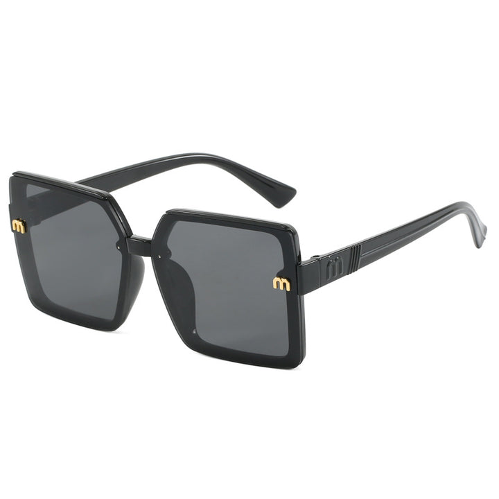 Dame moteriktig kvadratisk solbrille med speilende gradient Skanto