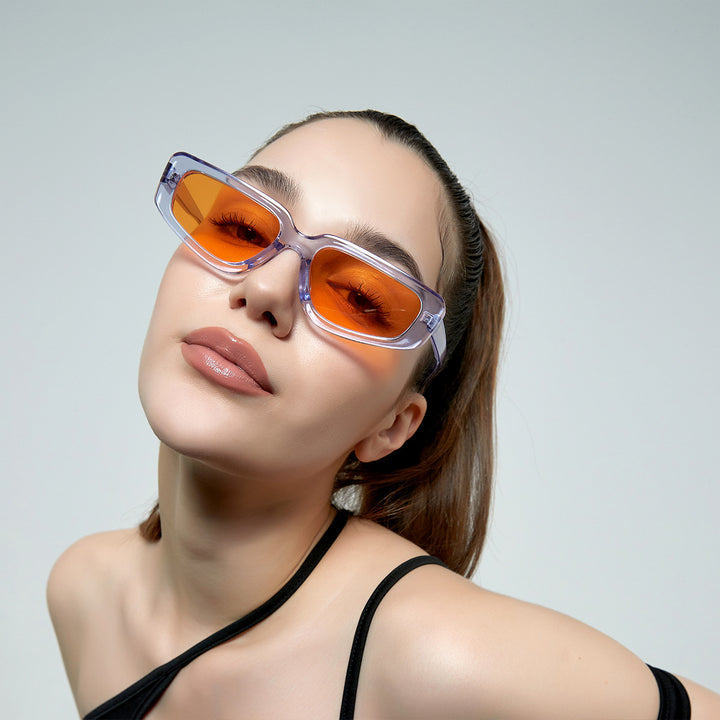 Dame moteriktig kvadratisk solbrille med moderne høyglanset plastramme Skanto