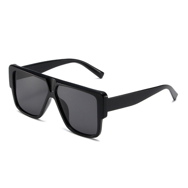 Dame firkantet solbrille med markant ram Skanto