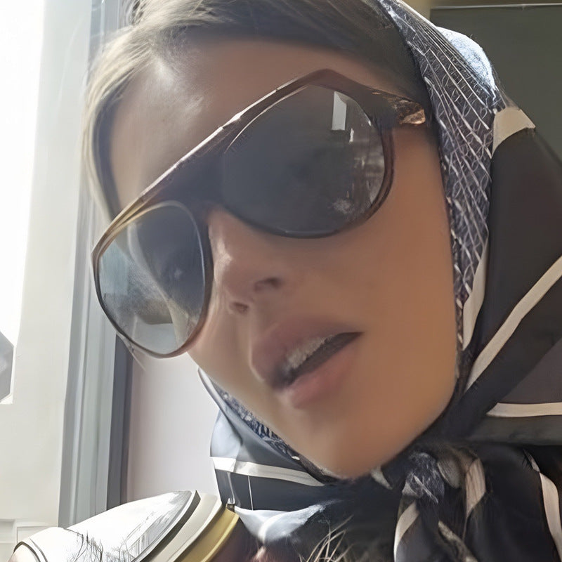 Dame moteriktig oversized solbrille med sporty design Skanto