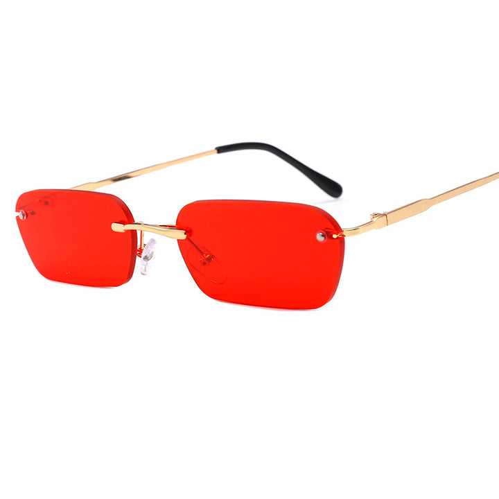 Dame moteriktig rektangulær solbrille med luksuriøs metallramme Skanto