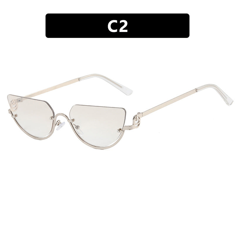 Dame Cat-Eye solbriller med gullfarget metallramme og UV-beskyttelse Skanto