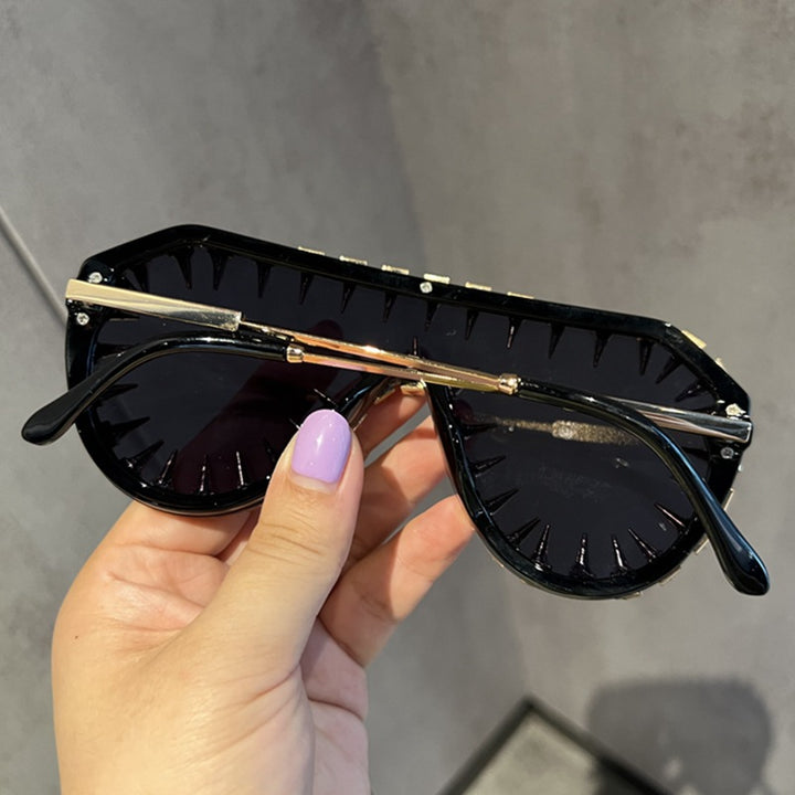 Damer ekstravagant utformet katteøye solbrille med glitterakenter Skanto