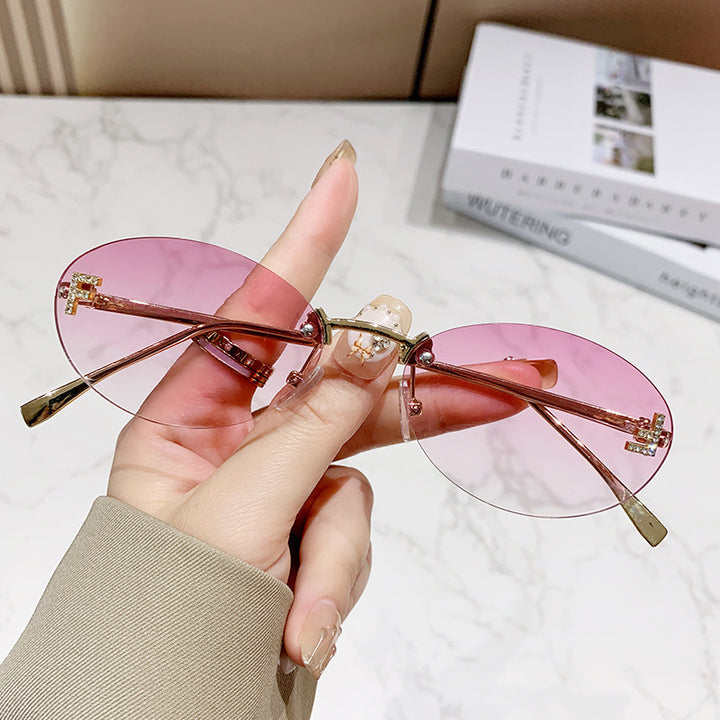 Dame Modische solbrille med innovativt design og komfortabel ramme Skanto