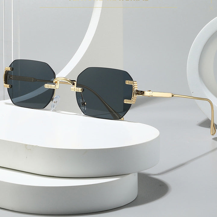 Dame moteriktig solbrille i elegant geografisk stil Skanto